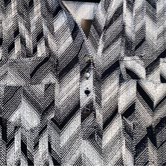 Women’s Plus Size Top Black and White Super Soft NEW 1x 🖤🤍 - Picture 2 of 7